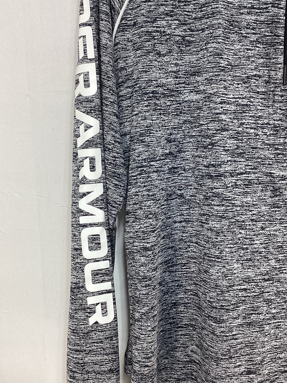 Under Armour Women’s lightweight Black/Gray Heather Pullover Hoodie shirt - Picture 7 of 12